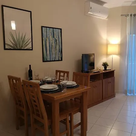 Kiss - Apartment